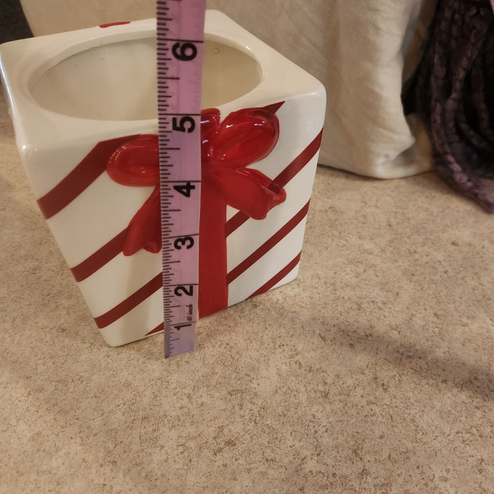 Ceramic White Red Striped Gift Box Vase/planter Great used condition! - Picture 6 of 6
